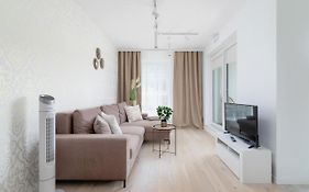 Apartment With Balcony & Parking Mogilska By Renters Prestige