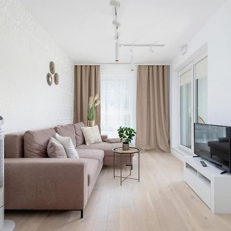 Apartment With Balcony & Parking Mogilska By Renters Prestige Kraków Zewnętrze zdjęcie